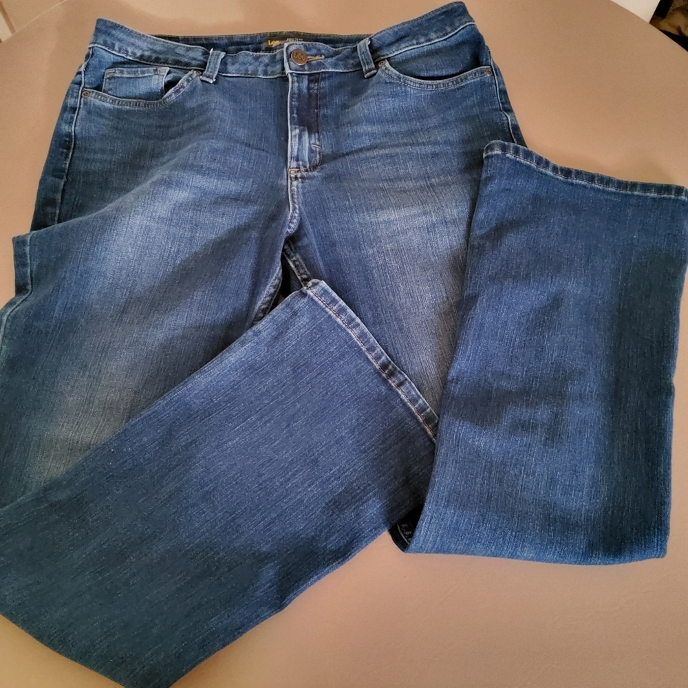 Lee jeans Sz 14 Medium,  midrise, Inseam 30", bootcut, regular fit, Like New